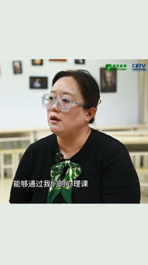 她的課堂不僅“備教材”，還要“備生活”