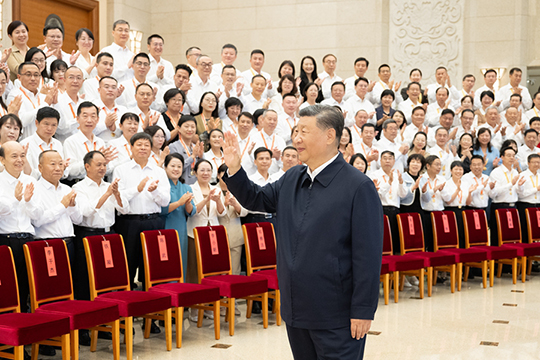 習近平接見參加慶祝第四十個教師節暨全國教育系統先進集體和先進個人表彰活動代表