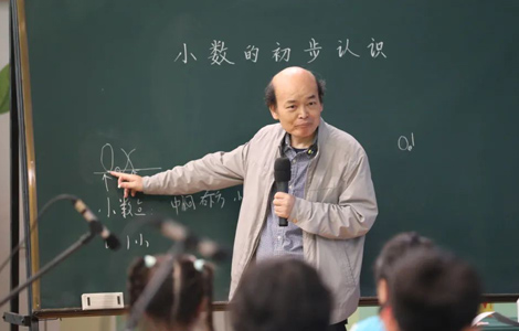 浙江省金華師范學校附屬小學黨總支書記、教師 俞正強